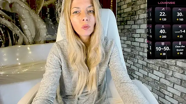 Snapshot of Eva_Melow chatting on February 26, 4:49 pm Eva Melow online show from February 26, 4:49 pm