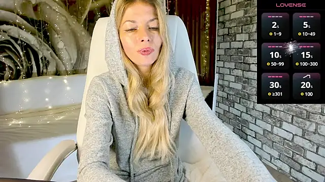 Snapshot of Eva_Melow chatting on February 22, 8:20 pm Eva Melow online show from February 22, 8:20 pm