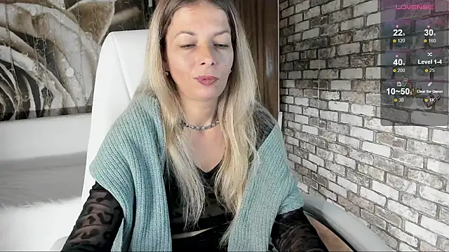 Snapshot of Eva_Melow chatting on September 28, 2:13 pm Eva Melow online show from September 28, 2:13 pm