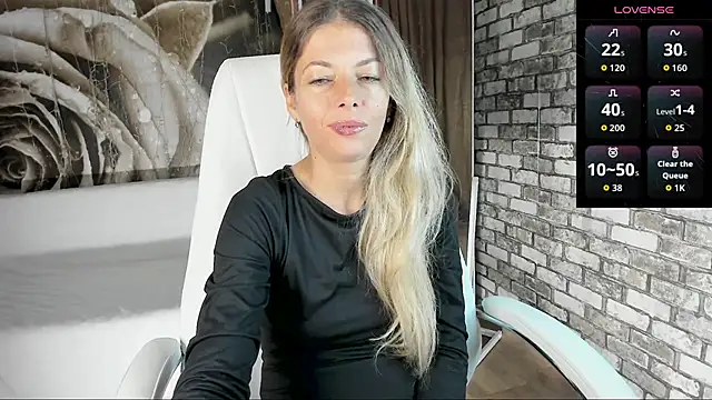 Snapshot of Eva_Melow chatting on September 19, 1:59 pm Eva Melow online show from September 19, 1:59 pm