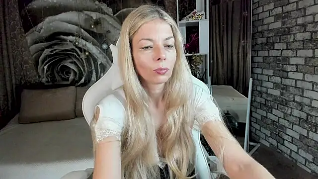 Eva Melow online show from May 3, 1:15 pm