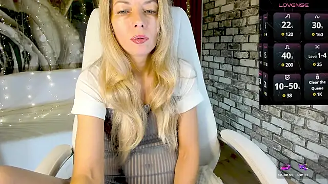 Snapshot of Eva_Melow chatting on February 21, 4:37 pm Eva Melow online show from February 21, 4:37 pm