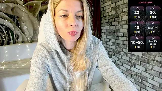 Snapshot of Eva_Melow chatting on February 21, 7:54 pm Eva Melow online show from February 21, 7:54 pm