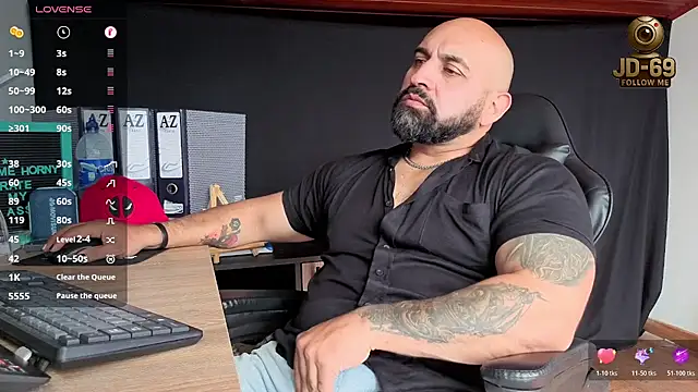 Snapshot of JD-69 chatting on November 13, 7:07 pm JD-69 online show from November 13, 7:07 pm