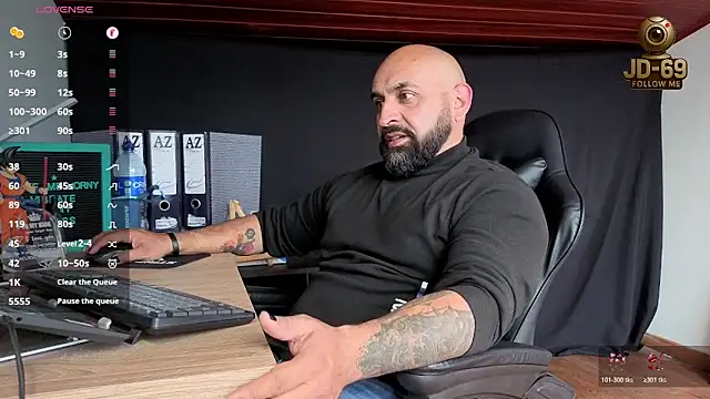 Snapshot of JD-69 chatting on November 11, 7:41 pm JD-69 online show from November 11, 7:41 pm