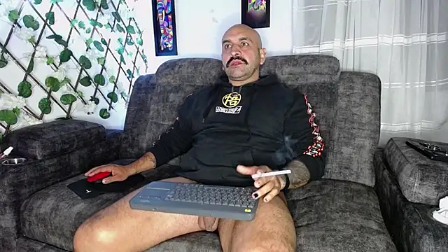 Snapshot of JD-69 chatting on January 25, 1:43 am JD-69 online show from January 25, 1:43 am