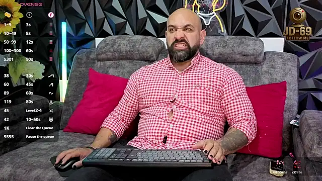 Snapshot of JD-69 chatting on October 10, 7:04 pm JD-69 online show from October 10, 7:04 pm