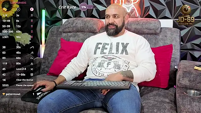 Snapshot of JD-69 chatting on October 6, 7:14 pm JD-69 online show from October 6, 7:14 pm