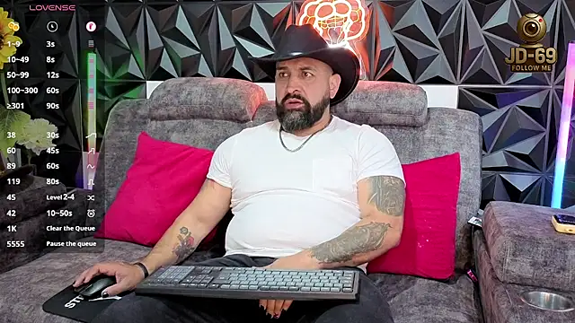 Snapshot of JD-69 chatting on October 8, 7:14 pm JD-69 online show from October 8, 7:14 pm