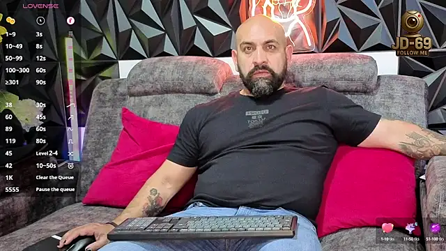 Snapshot of JD-69 chatting on October 16, 8:17 pm JD-69 online show from October 16, 8:17 pm