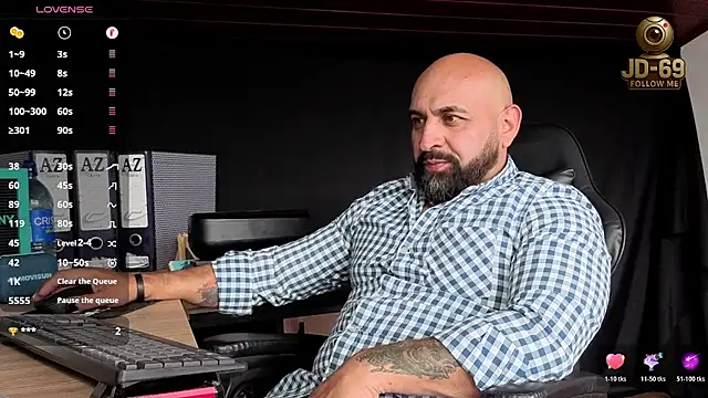 Snapshot of JD-69 chatting on November 4, 7:17 pm JD-69 online show from November 4, 7:17 pm