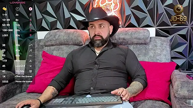 Snapshot of JD-69 chatting on October 21, 7:02 pm JD-69 online show from October 21, 7:02 pm