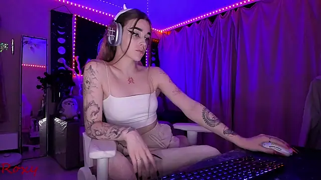 Snapshot of wet_dream_ chatting on December 3, 9:47 pm wet dream online show from December 3, 9:47 pm