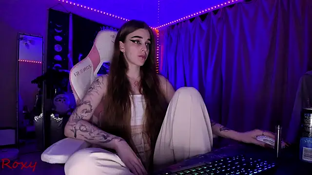 Snapshot of wet_dream_ chatting on November 27, 10:10 pm wet dream online show from November 27, 10:10 pm