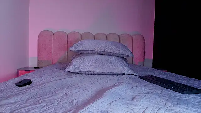 Snapshot of lucyy_gray chatting on November 15, 3:10 am lucyy gray online show from November 15, 3:10 am