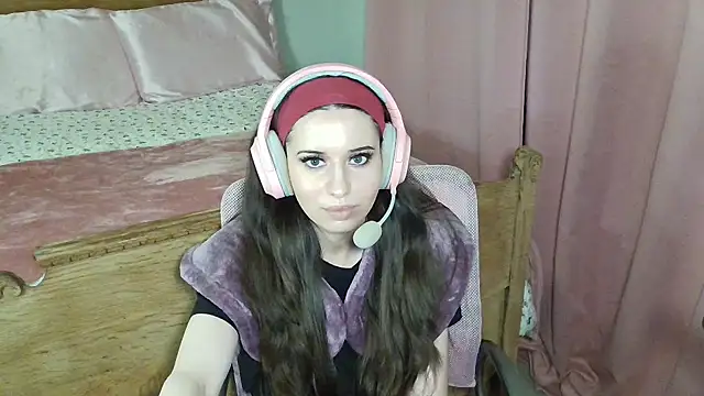 alisonfields online show from February 13, 1:05 am