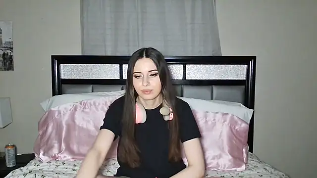 Snapshot of alisonfields chatting on June 19, 2:06 am alisonfields online show from June 19, 2:06 am