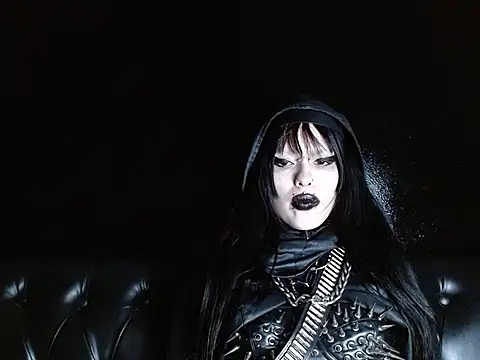 Snapshot of XXIOUX chatting on December 3, 2:12 am XXIOUX online show from December 3, 2:12 am