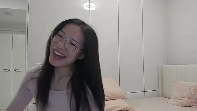 Snapshot of secretgirlfriendxo chatting on December 19, 12:14 am secretgirlfriendxo online show from December 19, 12:14 am