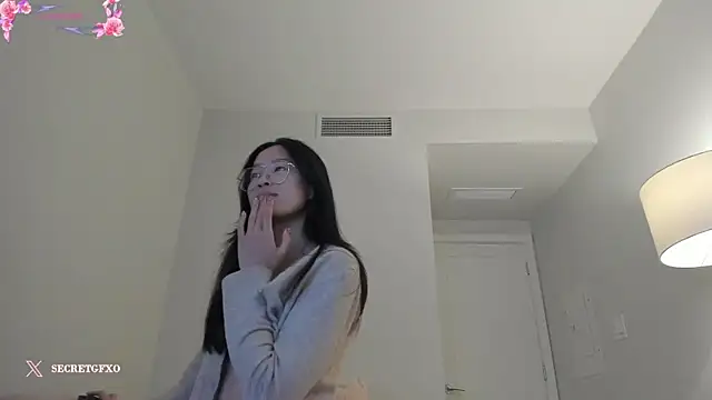 Snapshot of secretgirlfriendxo chatting on December 14, 2:44 am secretgirlfriendxo online show from December 14, 2:44 am