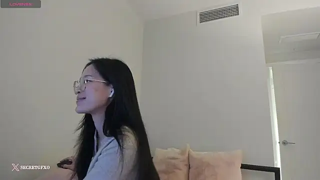 Snapshot of secretgirlfriendxo chatting on February 2, 6:25 am secretgirlfriendxo online show from February 2, 6:25 am