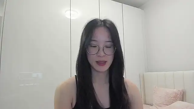 Snapshot of secretgirlfriendxo chatting on December 22, 10:32 pm secretgirlfriendxo online show from December 22, 10:32 pm