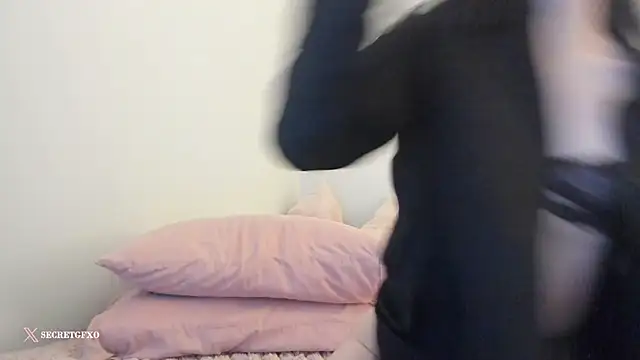 Snapshot of secretgirlfriendxo chatting on February 22, 2:06 am secretgirlfriendxo online show from February 22, 2:06 am