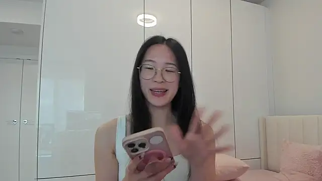 Snapshot of secretgirlfriendxo chatting on December 20, 10:45 pm secretgirlfriendxo online show from December 20, 10:45 pm