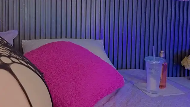 IbethMoon online show from March 2, 6:59 pm