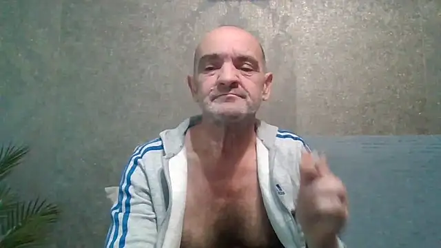 Snapshot of skorpibg65 chatting on May 5, 3:04 pm skorpibg65 online show from May 5, 3:04 pm