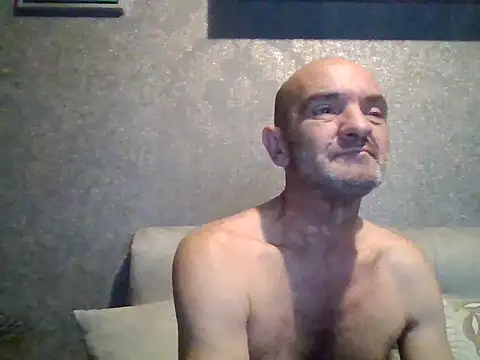 Snapshot of skorpibg65 chatting on December 5, 3:21 pm skorpibg65 online show from December 5, 3:21 pm