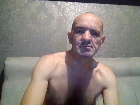 Snapshot of skorpibg65 chatting on December 13, 8:04 pm skorpibg65 online show from December 13, 8:04 pm