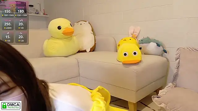 SUZU  online show from April 5, 12:12 pm