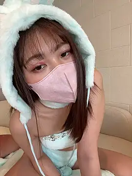 Snapshot of SUZU_ chatting on June 11, 1:05 am SUZU online show from June 11, 1:05 am