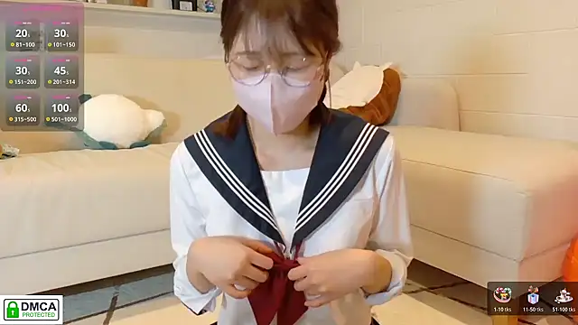 Snapshot of SUZU_ chatting on October 18, 10:06 am SUZU online show from October 18, 10:06 am