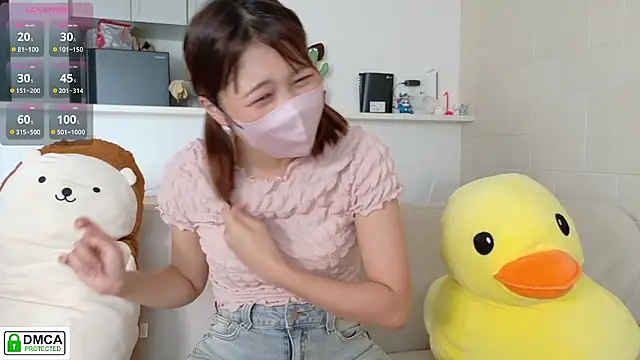 Snapshot of SUZU_ chatting on October 5, 12:12 am SUZU online show from October 5, 12:12 am