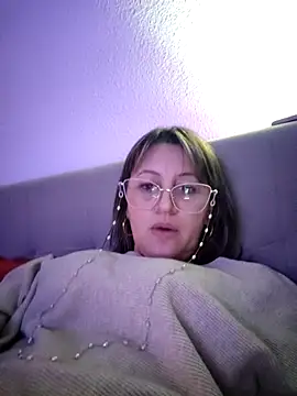 Snapshot of naughtymilfT chatting on February 17, 5:01 pm naughtymilfT online show from February 17, 5:01 pm