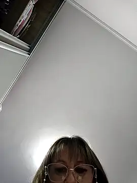 Snapshot of naughtymilfT chatting on February 20, 5:20 pm naughtymilfT online show from February 20, 5:20 pm