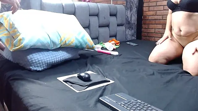 Couple Gold69 online show from April 19, 8:59 am