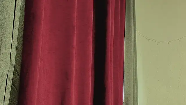 Snapshot of SecretAnni chatting on October 5, 11:12 am SecretAnni online show from October 5, 11:12 am