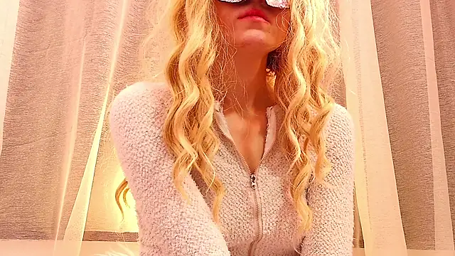 Snapshot of SecretAnni chatting on February 9, 6:16 pm SecretAnni online show from February 9, 6:16 pm