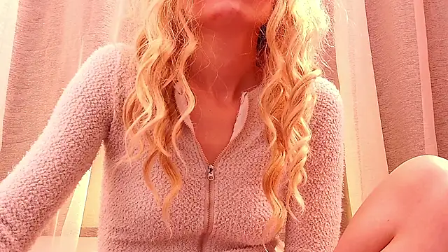 Snapshot of SecretAnni chatting on February 10, 1:57 am SecretAnni online show from February 10, 1:57 am
