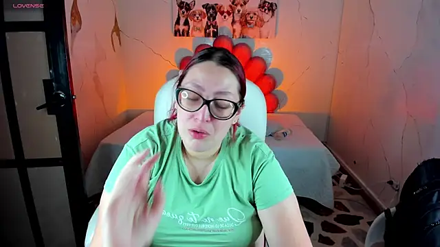 NiickyJones online show from December 15, 10:37 pm