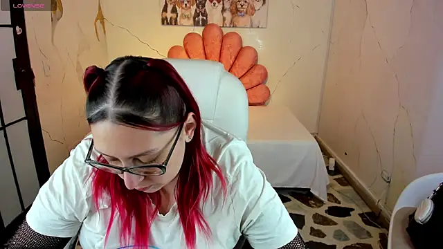 NiickyJones online show from December 19, 4:31 pm