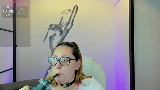 Snapshot of NiickyJones chatting on March 21, 1:34 am NiickyJones online show from March 21, 1:34 am