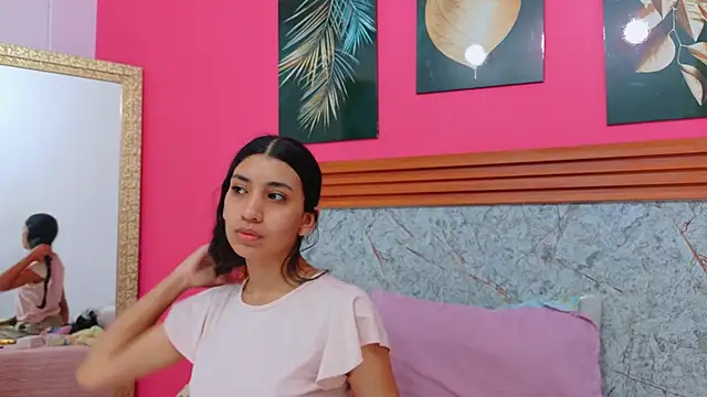 littlee emilyy  online show from March 25, 12:48 pm