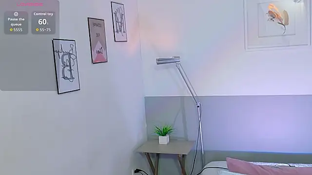littlee emilyy  online show from June 11, 7:33 pm