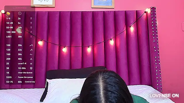 littlee emilyy  online show from January 24, 8:55 am