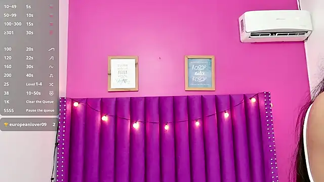 littlee emilyy  online show from February 22, 3:01 am