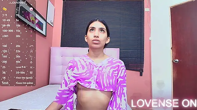 littlee emilyy  online show from December 29, 1:38 pm